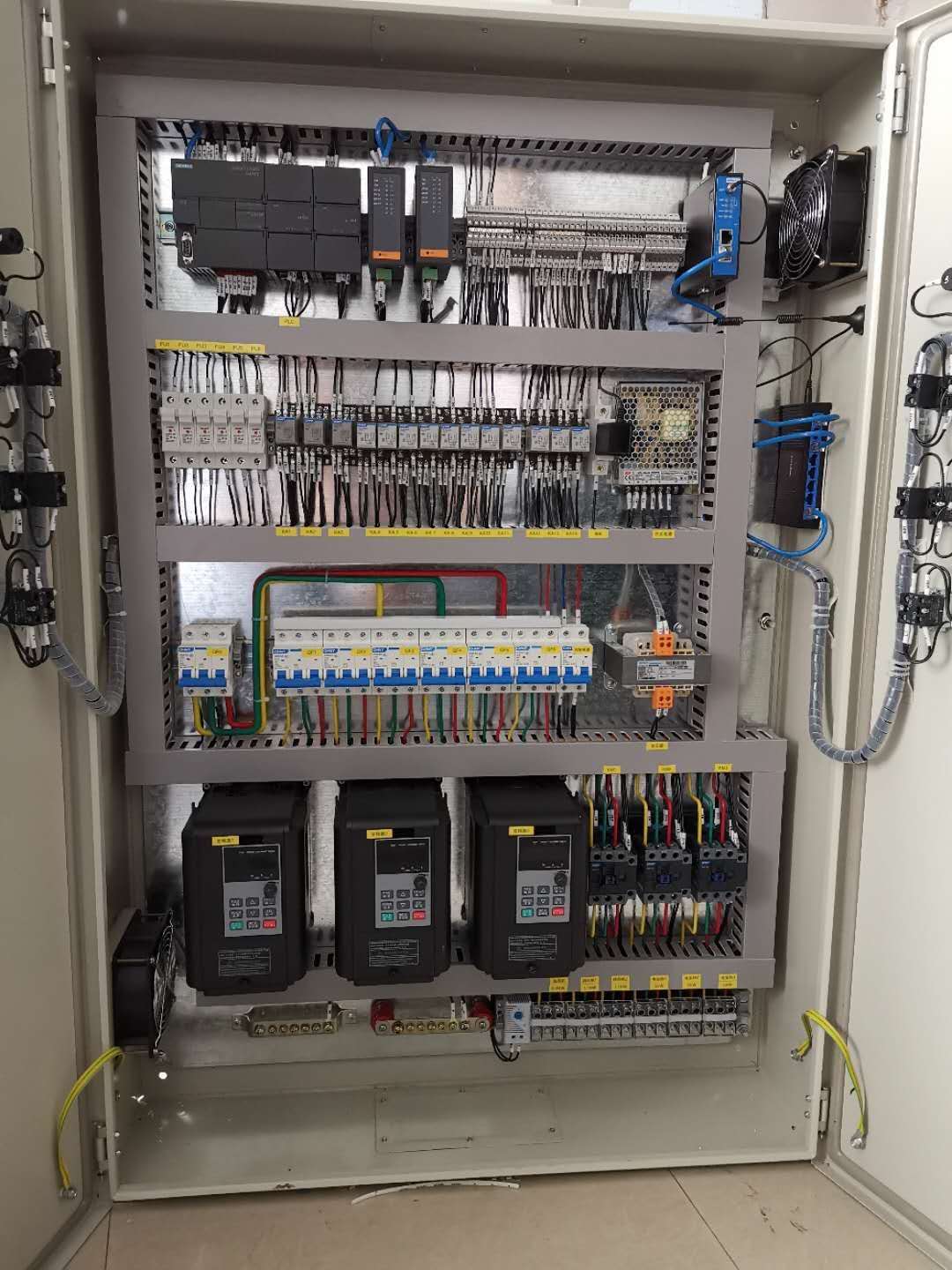 PLC空调控制箱.jpg