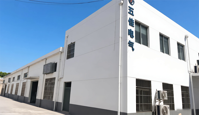 kling_20260522_作品_图片1这张图片把墙上_2516_0.jpg
